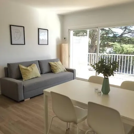 Apartamento Reformado Con Aparcamiento. Playa 5min A Pie.